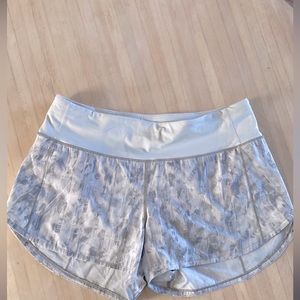 Lululemon Speed Up High Rise Shorts | 4” Inseam | Size 8